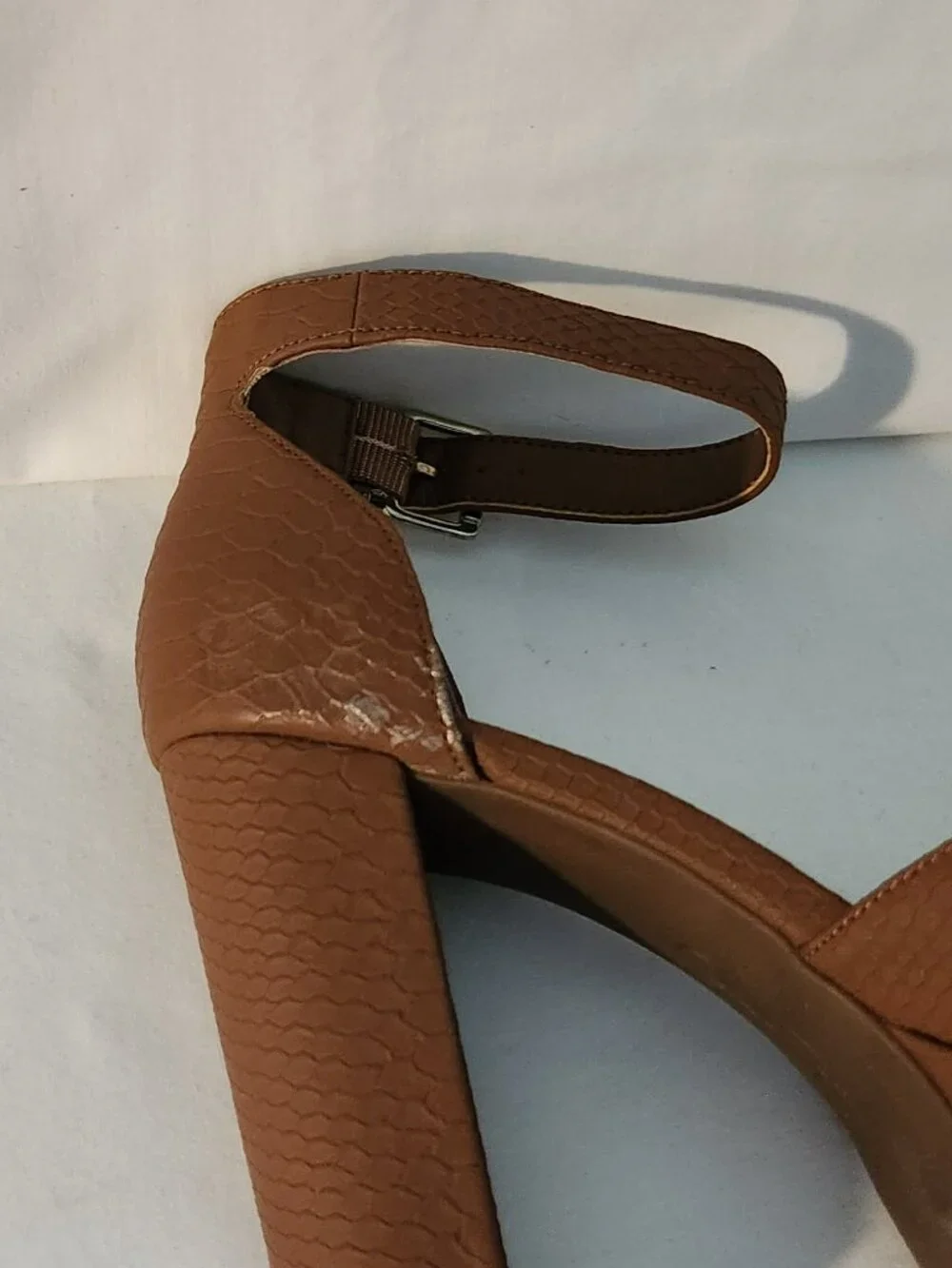 Jessica Simpson platform sandals sz 9 M faux alligator taupe GUC**